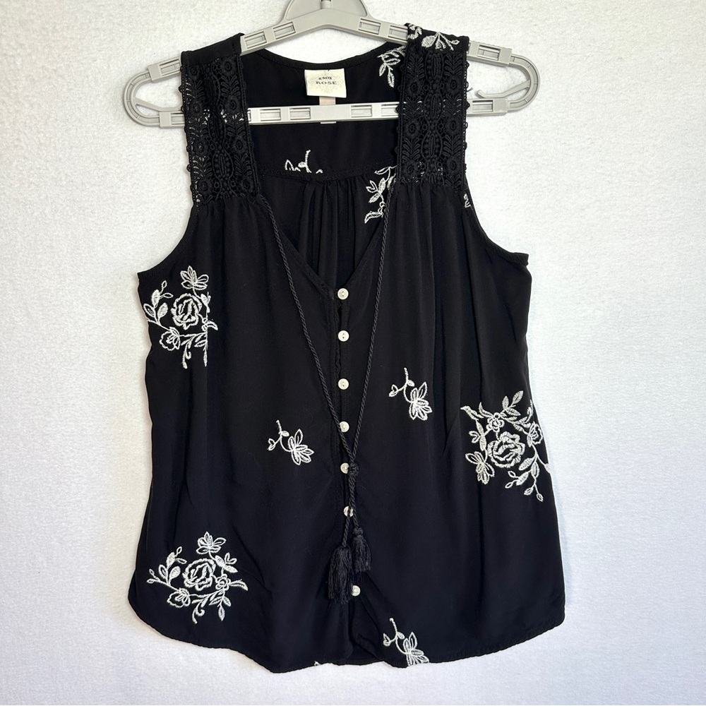 Knox Rose Swing Top M Black Crochet Embroidery Sleeveless Blouse Buttons Rayon